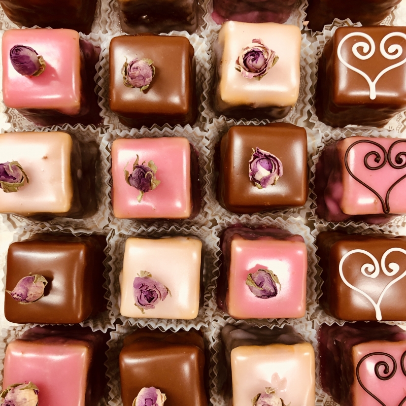 Petit Fours, kleine Köstlichkeiten & Pralinen