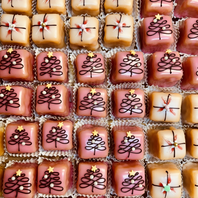 Petit Fours, kleine Köstlichkeiten & Pralinen