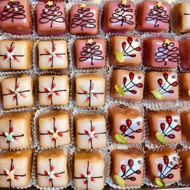 Petit Fours, kleine Köstlichkeiten & Pralinen